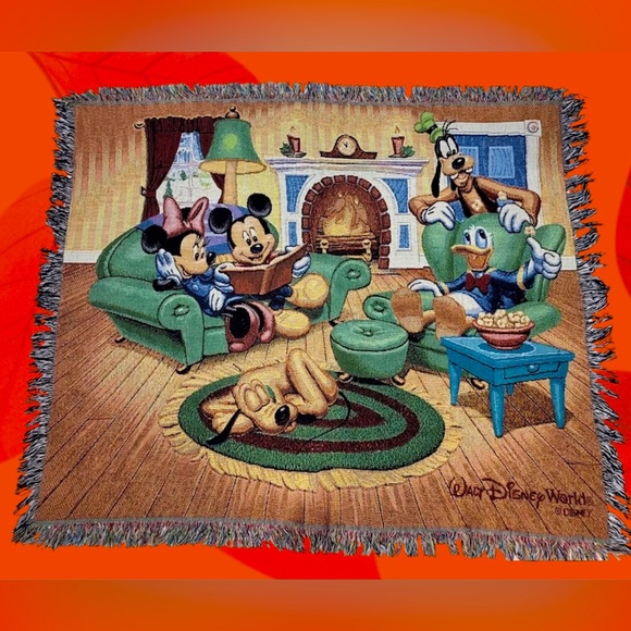 NEW Walt Disney Holiday Tapestry Throw Blanket Mickey/Minnie/Friends - Picture 4 of 4